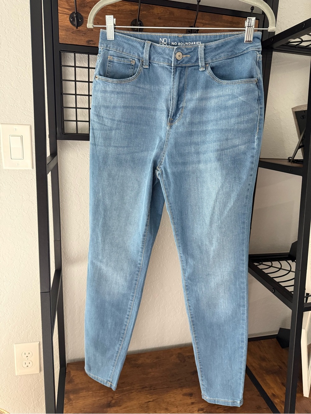 No Boundaries Light Wash High-Rise Women's Jeans